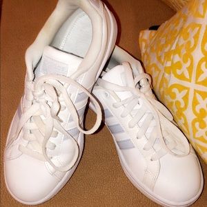 👟 Adidas Advantage Stripe Sneaker 👟